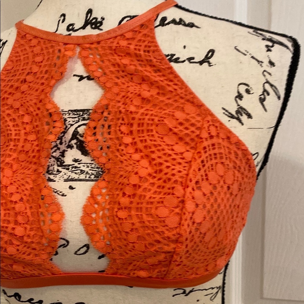 Victoria's Secret High Neck Crochet Scalloped Lace Keyhole Bralette Medium - Picture 5 of 15